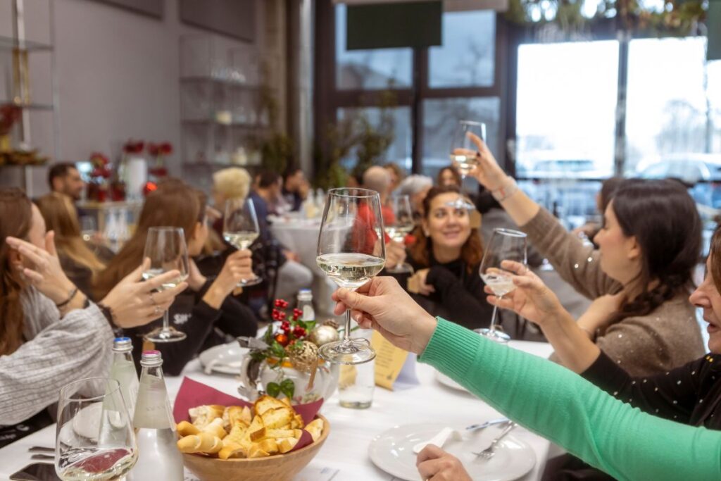 The team's final toast after preparing the menu on *In Cucina con lo Chef*